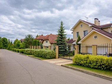 Коттеджный поселок Минзаг по Калужскому шоссе в 24 км от Москвы. Элитная недвижимость в КП Минзаг в Подмосковье - Клены - 1511