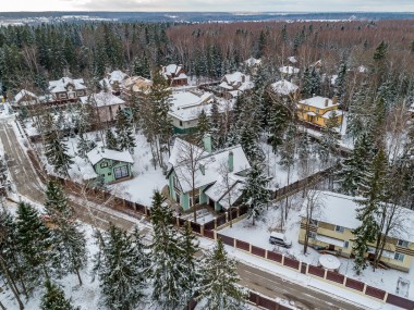 Коттеджный поселок Искра СТ по Калужскому шоссе в 15 км от Москвы. Элитная недвижимость в КП Искра СТ в Подмосковье - Лесная слобода - 25236