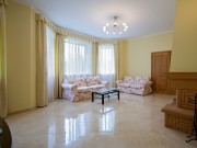 Аренда дома Горки-22 (Тайм-1) 300 м² Рублево-Успенское шоссе - Гостиная, холл - foto_lr2