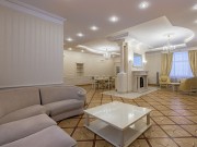 Продажа дома Сосны 1 1250 м² Рублево-Успенское шоссе - Гостиная, холл - foto_lr1